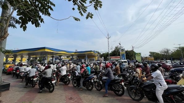 Economists Warn of Further ₹10 Fuel Hike as OMCs Bleed Amid West Asia War