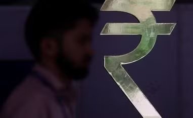 Rupee Slips 17 Paise to 95.43 Against US Dollar as Oil Surge and Fresh Geopolitical Friction Weigh