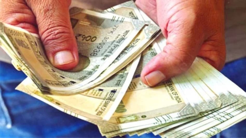 India’s Microfinance Portfolio Shrinks 9% as Private Banks Tighten Lending, but Asset Quality Improves