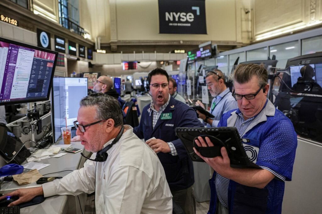 Bond Yield Surge Halts Global Equity Buying Streak: First Outflow in Nine Weeks