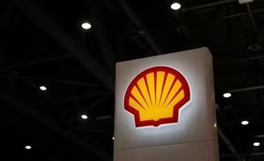 Shell Pauses $3 Billion Share Buyback Program Amid $16.4 Billion Takeover Vote