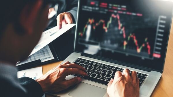 Finding Calm in the Fog of War: Navigating Geopolitical Volatility with High-Conviction Large-Caps