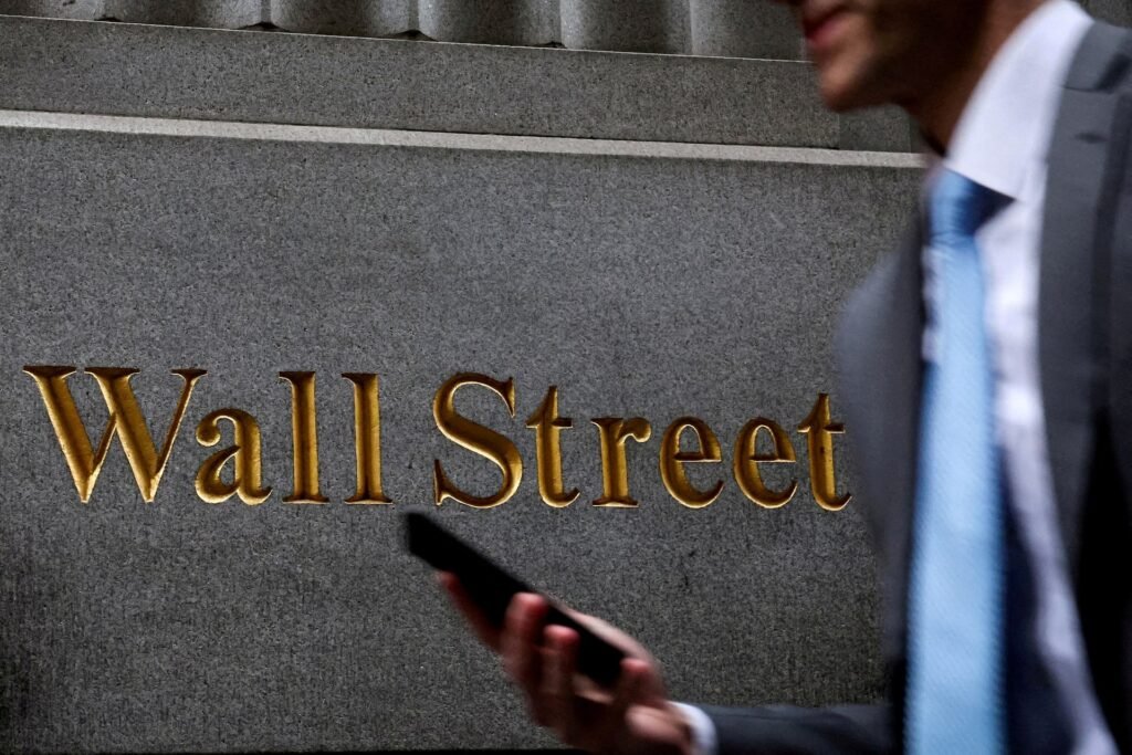 Wall Street Volatility: Tech Sell-Off and Middle East Conflict Rattle Investors