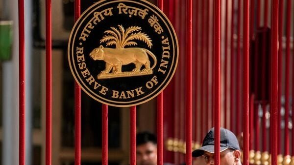 RBI Unleashes High-Yield Dollar Chase to Shield the Rupee