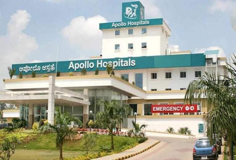 Stock Radar: Apollo Hospitals Scales Fresh Highs; Technicals Eye ₹9,100+