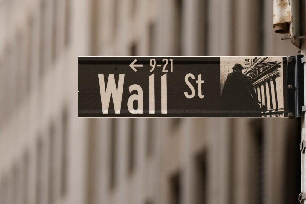 Wall Street Holds Back Ahead of Fed Verdict as Chip Stocks Fluctuate