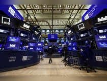 Wall Street Erases Early Gains as Geopolitical and Inflation Fears Weigh on Markets