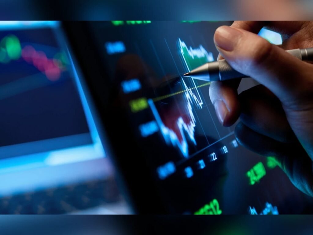 Stock Radar: United Spirits Rebounds Off 200-DMA — Eyes Fresh Highs Target of ₹1,700
