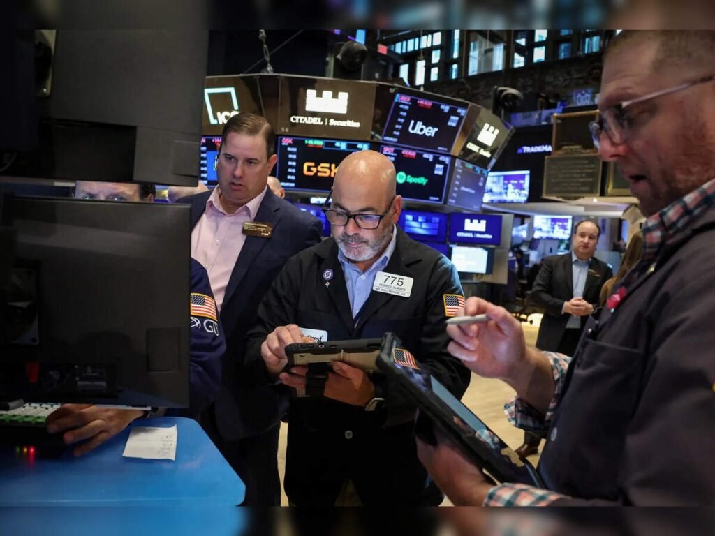 Wall Street Opens Mixed Following Tech Selloff Amid Middle East Tensions and New Tariffs