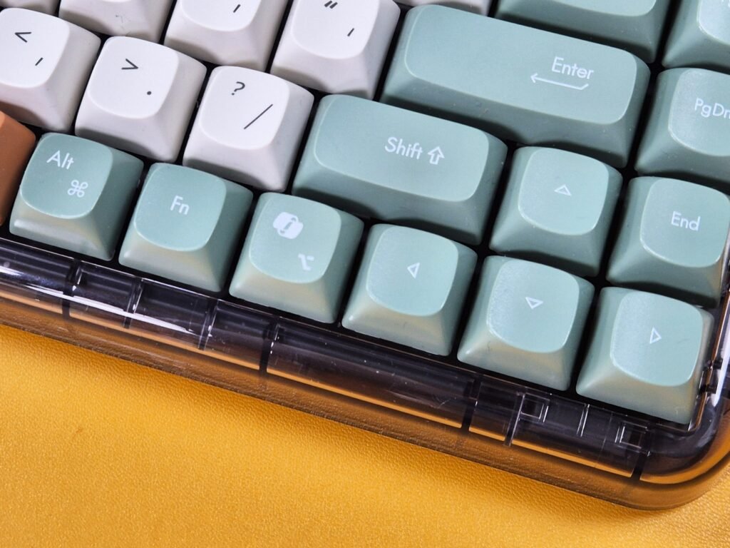 Beyond the Gamer Aesthetic: A Hands-On Review of the ASUS Jelly75 Mechanical Keyboard
