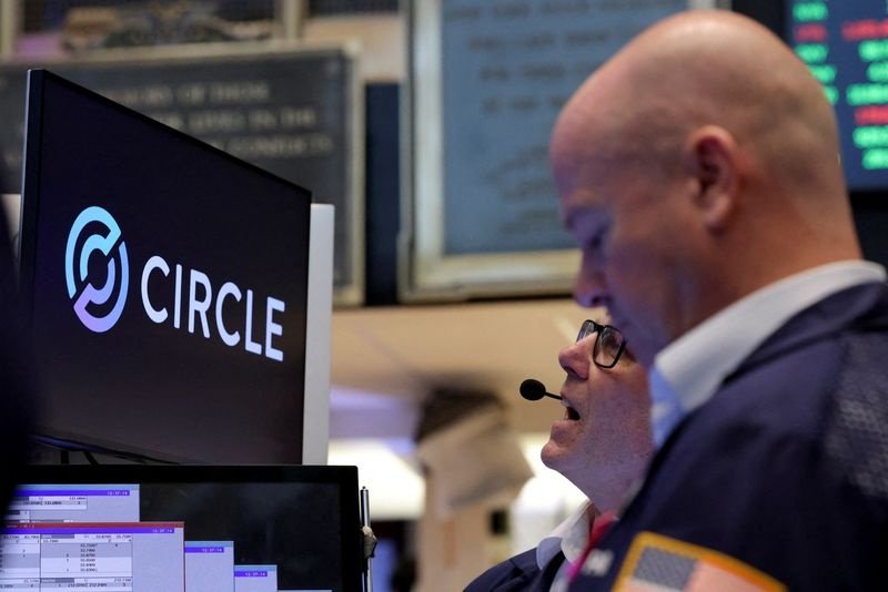 Circle Shares Dip 4% as Q2 Revenue Miss Overshadows Earnings Beat