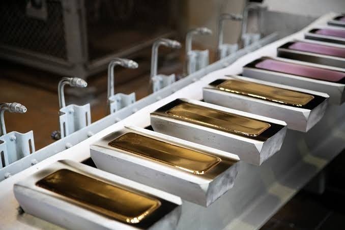 Gold Heading for Weekly Gain as Weak US Data Dents Fed Rate Hike Odds