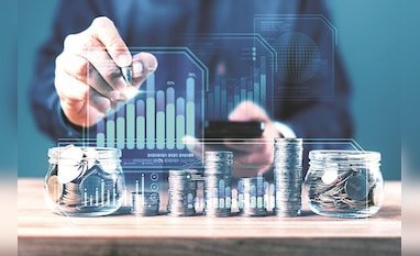 Navigating Sectoral Shifts & Volatility in Large-Cap Equities