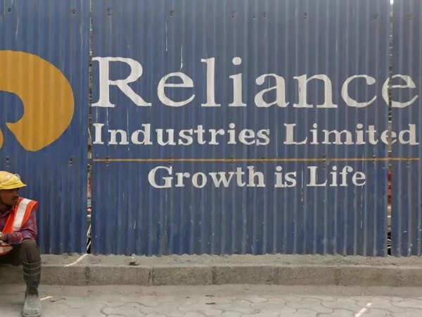Reliance Industries Moves Ahead with Massive ₹12,000-Crore Bond Issue at 7.9% Coupon Amid Widespread Borrowing Pushback