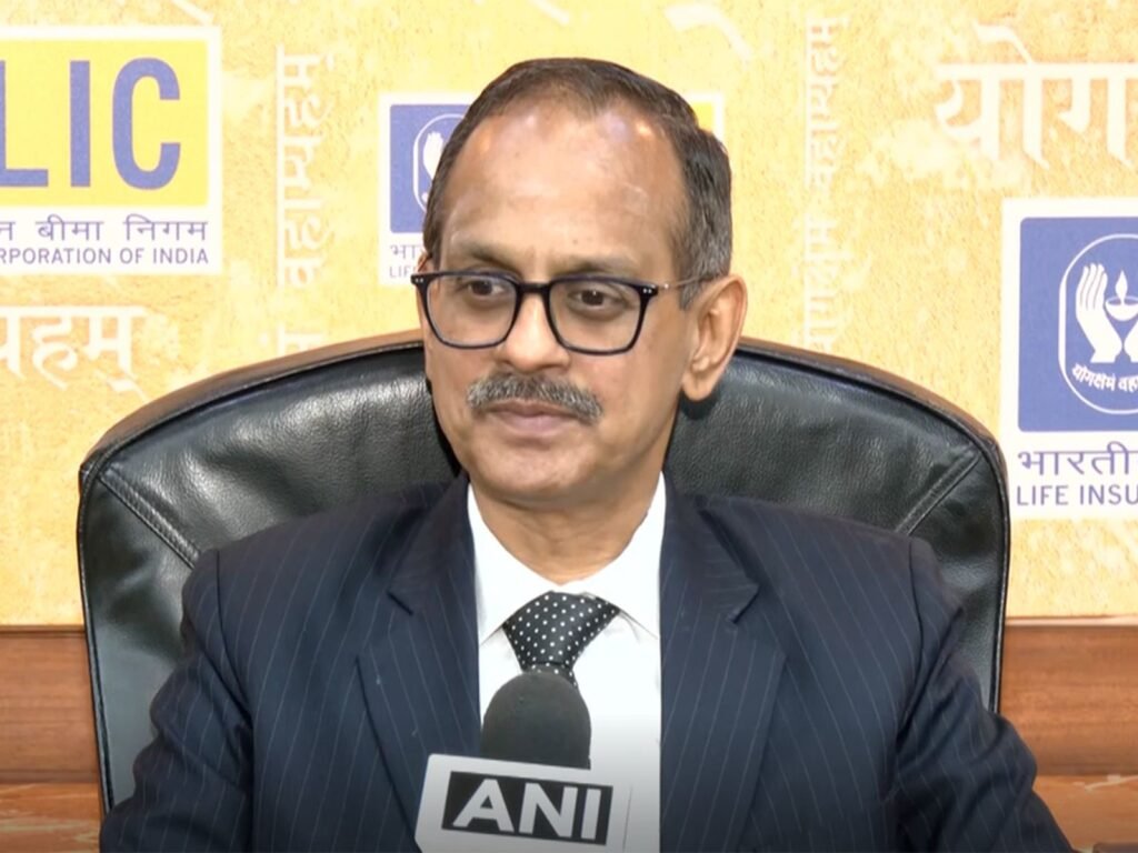 LIC Expects No Immediate Government Stake Sale, CEO R Doraiswamy Outlines Long-Term Growth Strategy