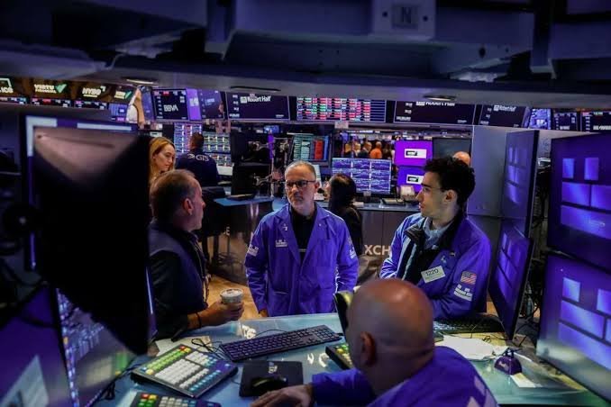 Battered Bonds Find Relief in Falling Oil Prices Amid AI-Driven Stock Rally