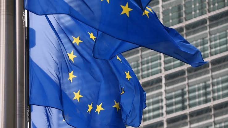 European Equities Pull Back as Telecom Drag Offset by Tech Gains