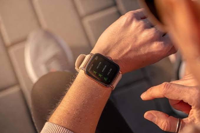 Smart Band vs. Smartwatch: Which Wearable Belongs on Your Wrist?