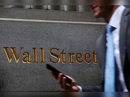 US Markets Slide as Chip Stocks Drop and Major Bank Earnings Deliver Mixed Results
