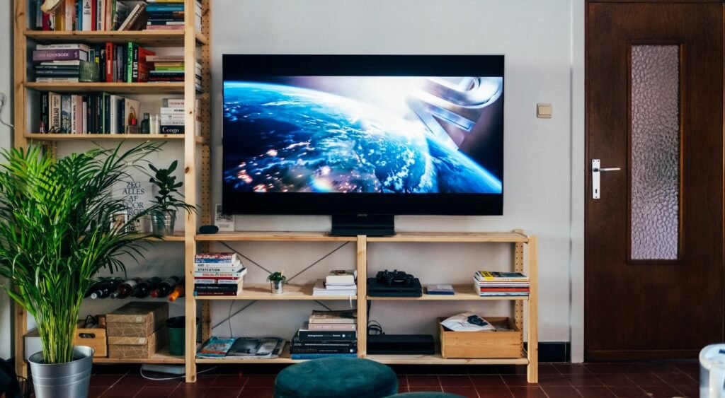 Best Smart TVs Under ₹30,000 for Festive Binge-Watching: Top Picks with 4K QLED, Dolby Audio, and Google TV
