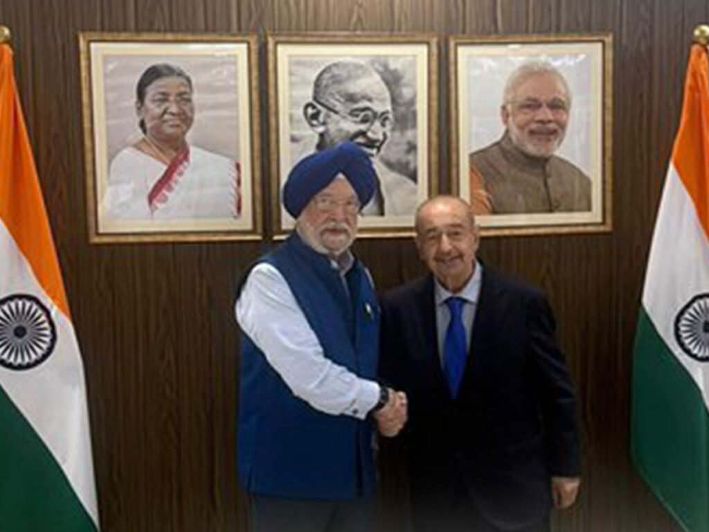 Petroleum Minister discusses global oil, gas markets with energy expert flags Hormuz disruption, rising prices Hardeep Singh Puri with Fereidun Fesharaki (Photo/@HardeepSPuri)